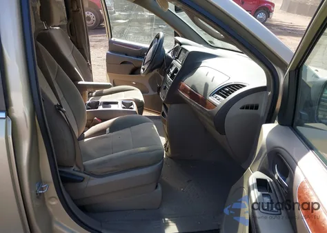 2011 Chrysler Town & Country Touring z USA, uszkodzony, nr VIN 2A4RR5DG2BR780023